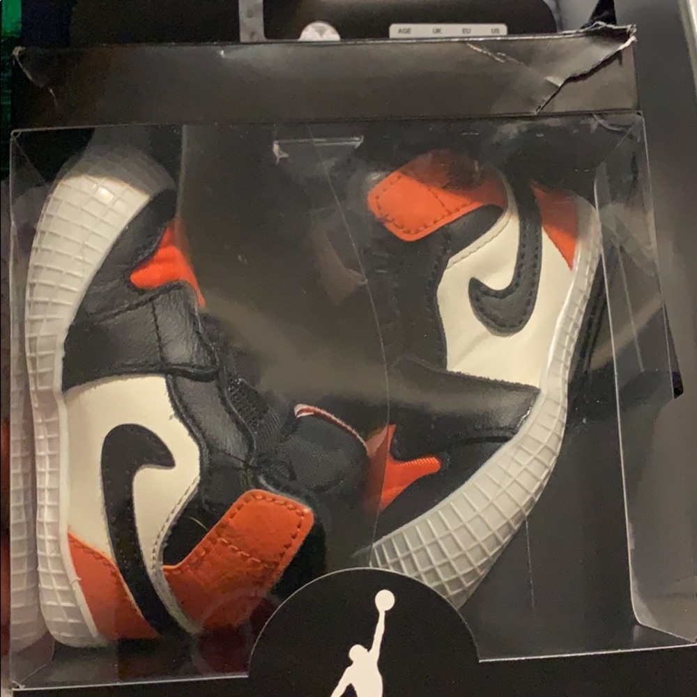 Infant and baby shoes and clothes